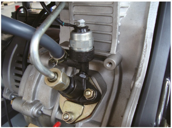 Дизельный генератор Hyundai DHY 6000LE  для дома фото